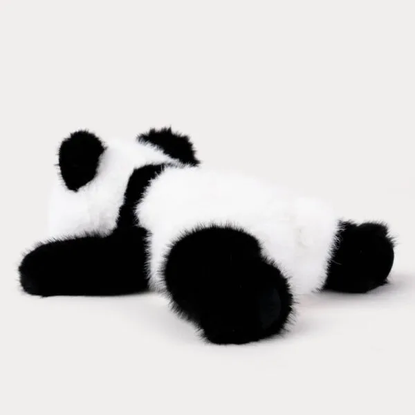 趴趴熊貓側面特寫
